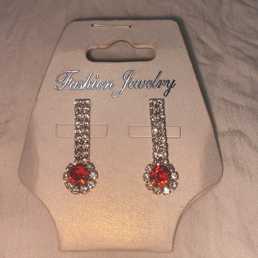 BNWT Rhinestone Red Dangle Earrings - Picture 2 of 4